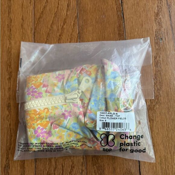 NWT Stone Fox Swim x REVOLVE Mase Top in Flower Fields Size Small - Picture 5 of 6